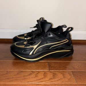 Women’s PUMA shoes size 9.5